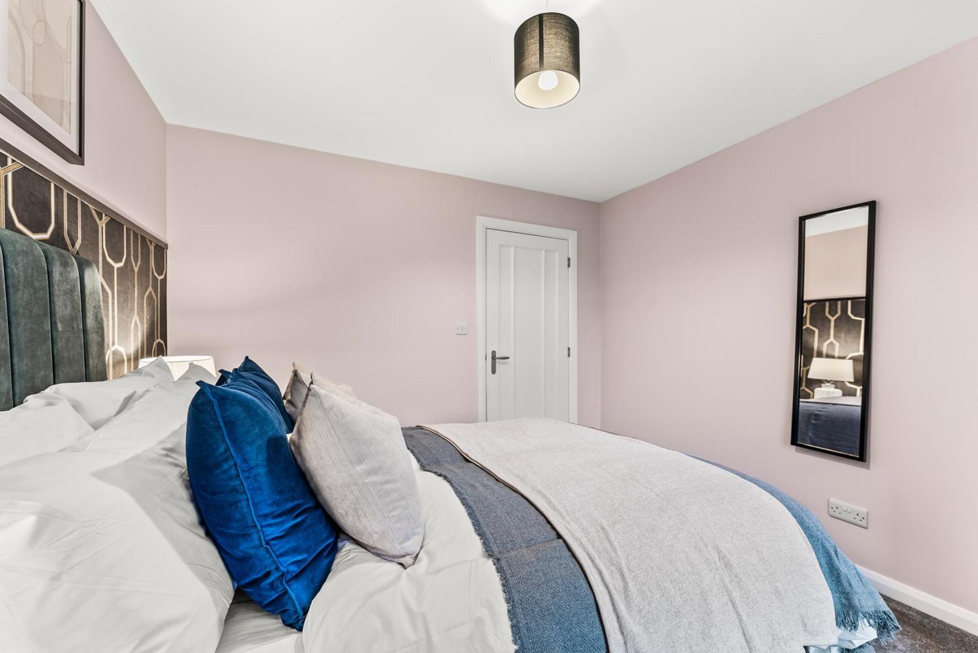 Elegant Retreat In Cheltenham - Garden & Parking Included Buitenkant foto