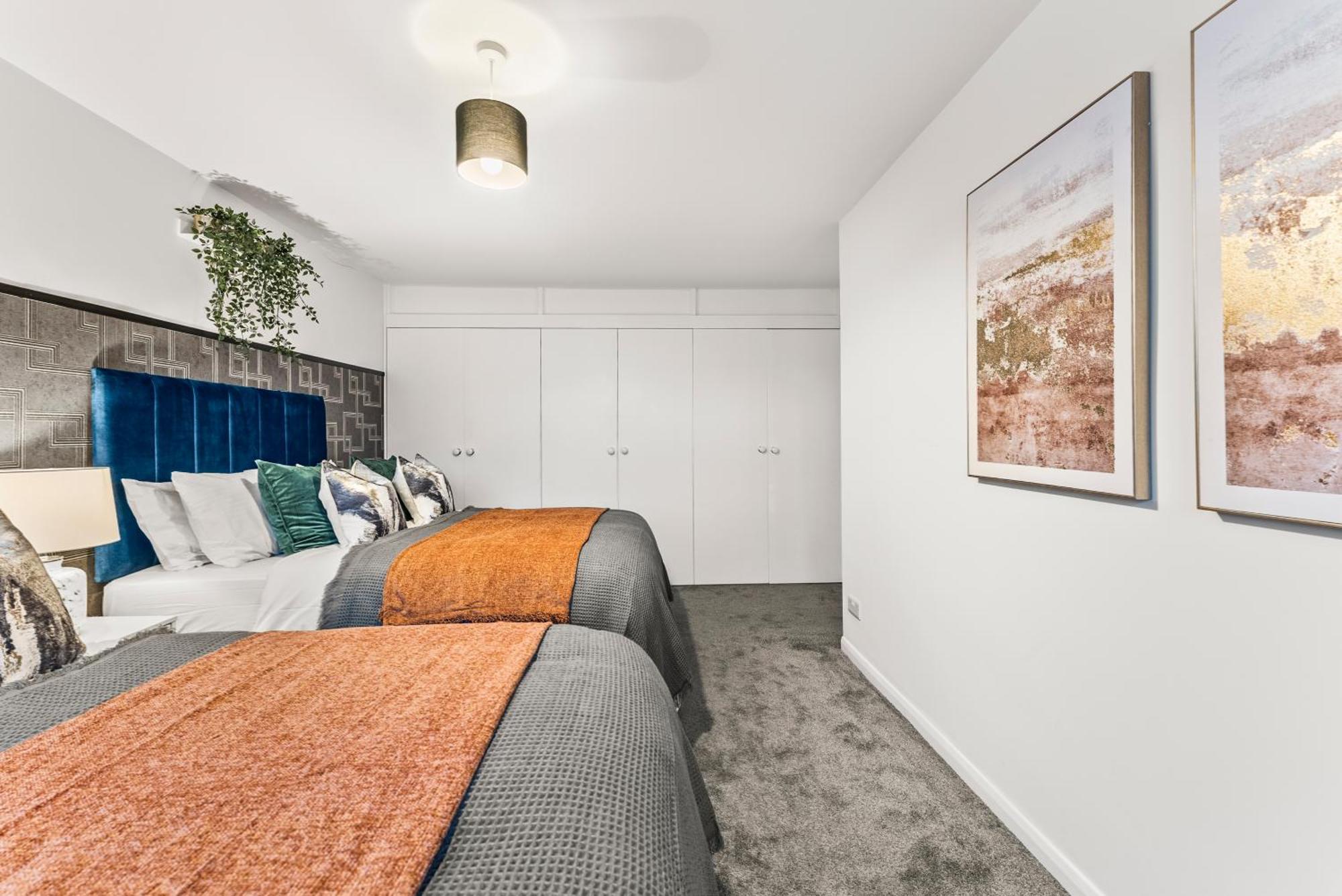 Elegant Retreat In Cheltenham - Garden & Parking Included Buitenkant foto