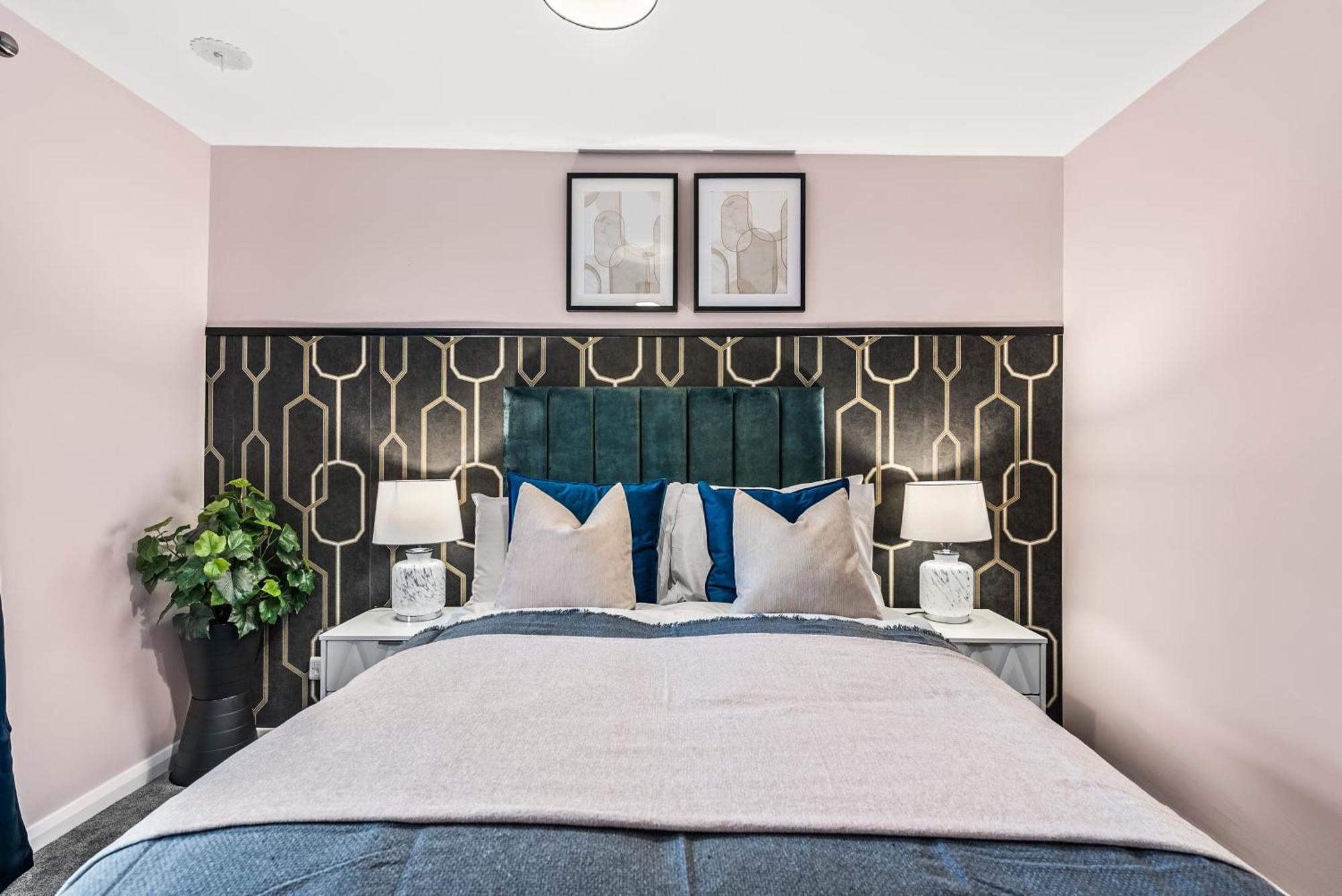 Elegant Retreat In Cheltenham - Garden & Parking Included Buitenkant foto