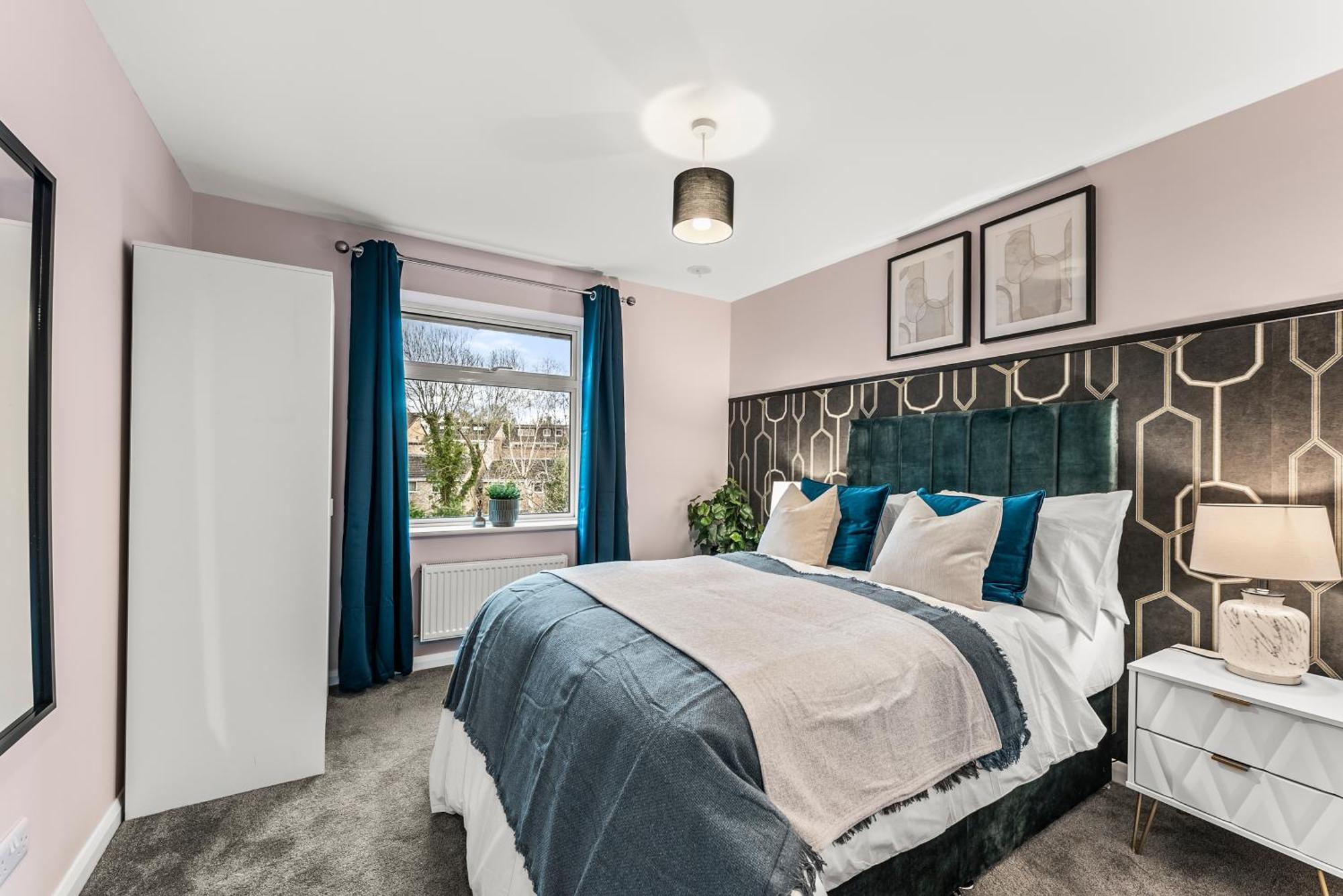Elegant Retreat In Cheltenham - Garden & Parking Included Buitenkant foto