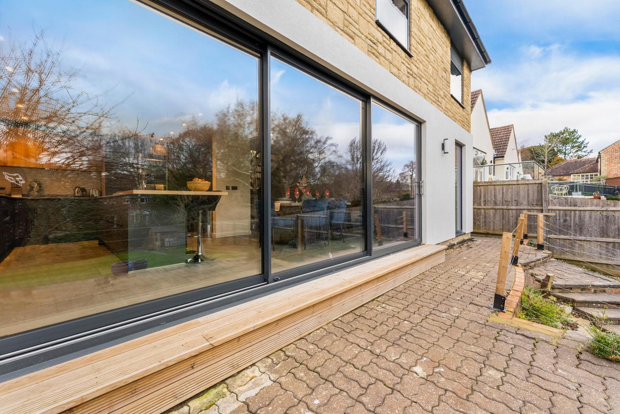 Elegant Retreat In Cheltenham - Garden & Parking Included Buitenkant foto