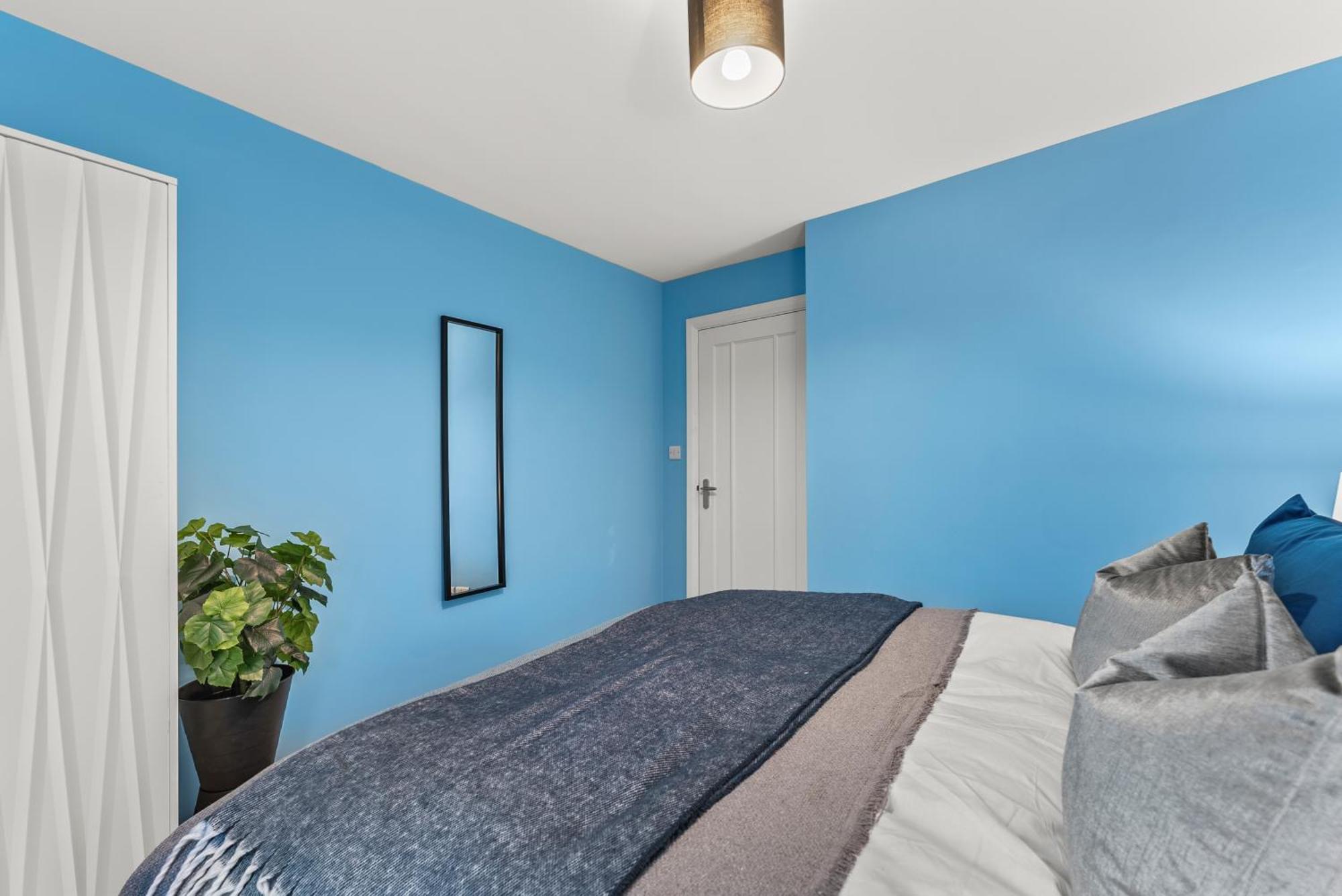 Elegant Retreat In Cheltenham - Garden & Parking Included Buitenkant foto