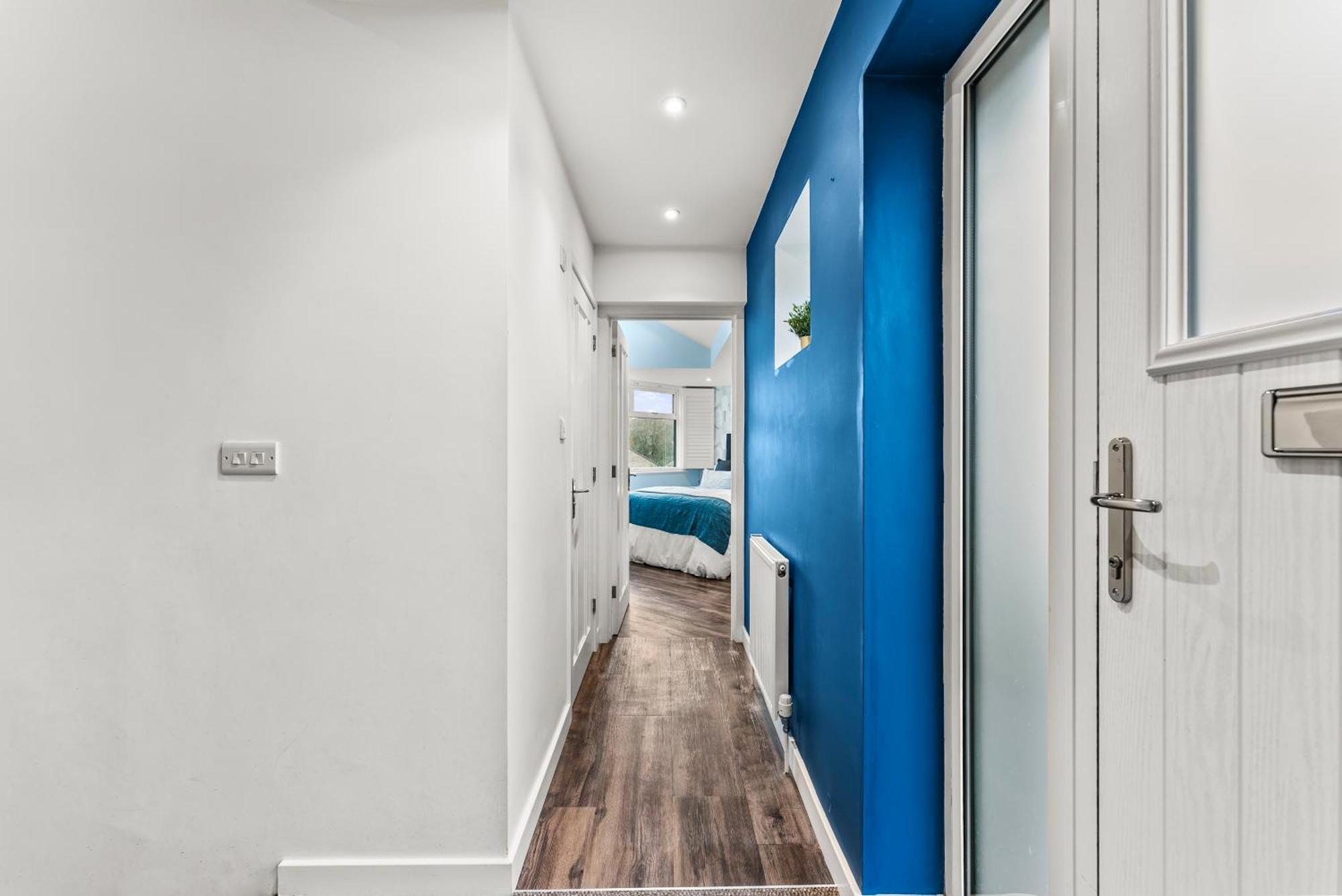 Elegant Retreat In Cheltenham - Garden & Parking Included Buitenkant foto