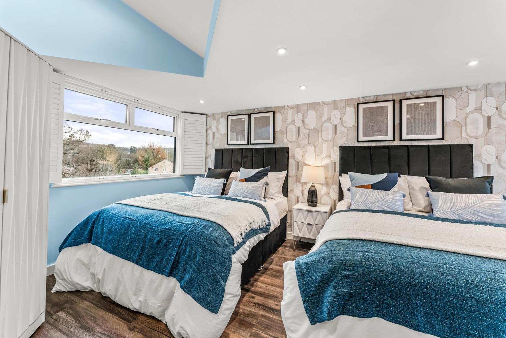 Elegant Retreat In Cheltenham - Garden & Parking Included Buitenkant foto